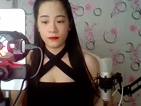 Snapshot of Nana-68 chatting on February 4, 8:46 am Nana-68 online show from February 4, 8:46 am