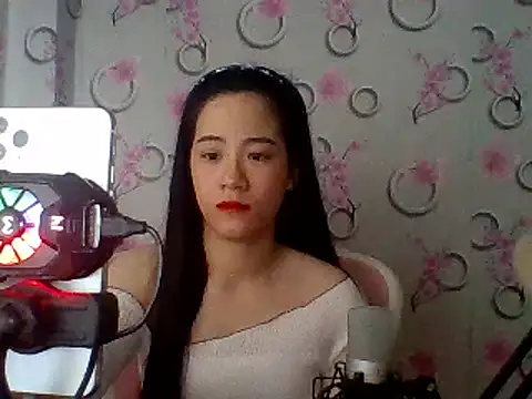 Snapshot of Nana-68 chatting on February 5, 1:04 am Nana-68 online show from February 5, 1:04 am