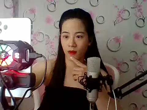 Snapshot of Nana-68 chatting on February 6, 12:48 pm Nana-68 online show from February 6, 12:48 pm