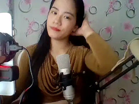 Snapshot of Nana-68 chatting on February 10, 7:04 am Nana-68 online show from February 10, 7:04 am