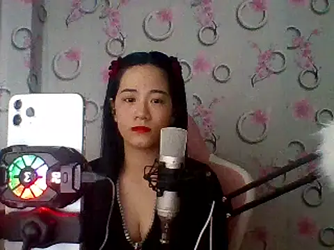 Snapshot of Nana-68 chatting on February 15, 5:39 pm Nana-68 online show from February 15, 5:39 pm