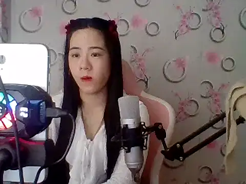 Snapshot of Nana-68 chatting on February 17, 7:37 am Nana-68 online show from February 17, 7:37 am