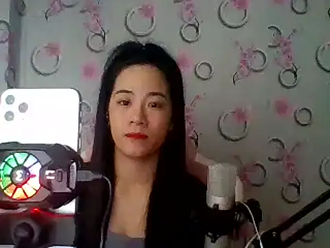 Snapshot of Nana-68 chatting on February 19, 12:44 pm Nana-68 online show from February 19, 12:44 pm