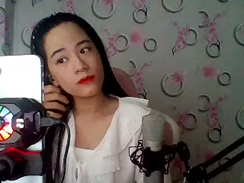 Snapshot of Nana-68 chatting on February 23, 8:06 am Nana-68 online show from February 23, 8:06 am
