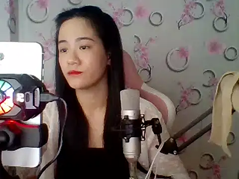 Snapshot of Nana-68 chatting on February 25, 6:58 am Nana-68 online show from February 25, 6:58 am