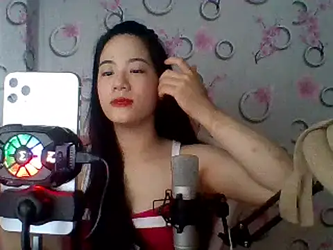 Snapshot of Nana-68 chatting on March 5, 5:29 pm Nana-68 online show from March 5, 5:29 pm
