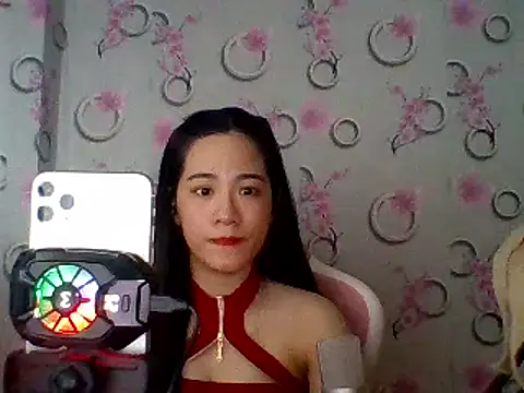Snapshot of Nana-68 chatting on March 13, 1:29 pm Nana-68 online show from March 13, 1:29 pm