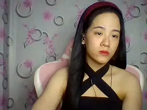Snapshot of Nana-68 chatting on October 18, 12:50 pm Nana-68 online show from October 18, 12:50 pm