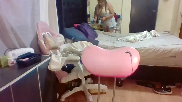 Jennxdolls online show from December 28, 9:51 pm