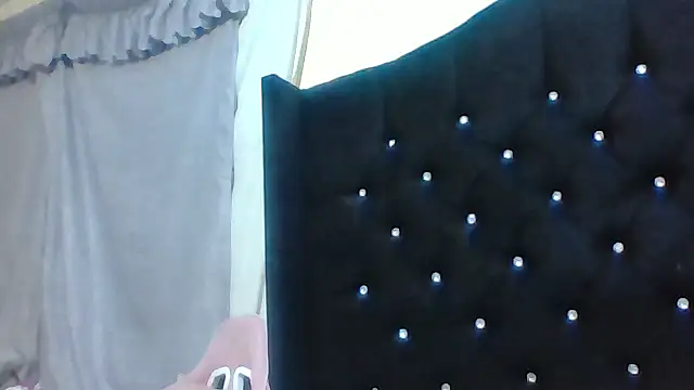 Jennxdolls online show from February 18, 4:15 am