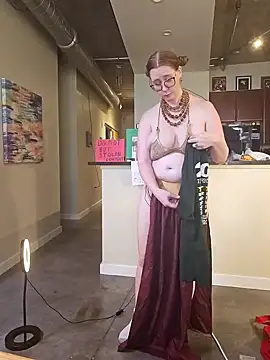 littlelustlamb online show from September 18, 6:32 pm