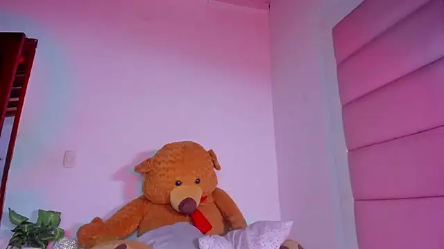 little-Emma online show from September 13, 3:17 am