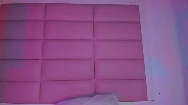 little-Emma online show from December 15, 3:11 am