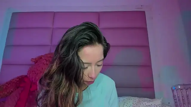 little-Emma online show from December 22, 3:36 am