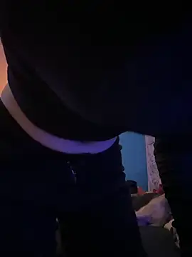 Snapshot of emilysue1 chatting on January 1, 6:37 am emilysue1 online show from January 1, 6:37 am