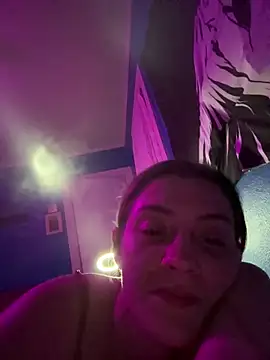 Snapshot of emilysue1 chatting on March 18, 11:30 am emilysue1 online show from March 18, 11:30 am