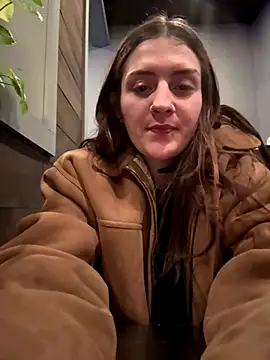 Snapshot of emilysue1 chatting on December 14, 5:02 am emilysue1 online show from December 14, 5:02 am