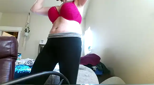 Snapshot of MonroeLoves chatting on March 18, 10:48 pm MonroeLoves online show from March 18, 10:48 pm