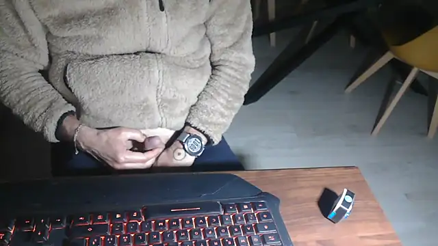 Adri gard online show from March 25, 9:10 pm