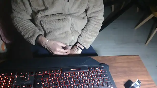 Adri gard online show from April 3, 8:29 pm