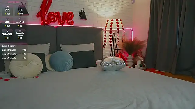 Snapshot of Viola__moon chatting on February 14, 12:57 pm Viola moon online show from February 14, 12:57 pm