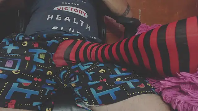 Snapshot of OldManAndGirlishLady chatting on January 4, 2:35 am OldManAndGirlishLady online show from January 4, 2:35 am