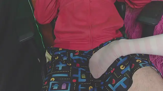 Snapshot of OldManAndGirlishLady chatting on January 7, 2:10 am OldManAndGirlishLady online show from January 7, 2:10 am