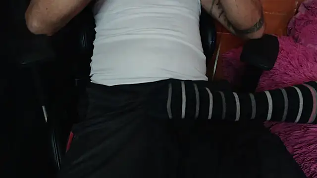 Snapshot of OldManAndGirlishLady chatting on February 15, 2:04 am OldManAndGirlishLady online show from February 15, 2:04 am