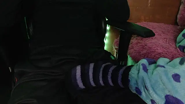 Snapshot of OldManAndGirlishLady chatting on February 19, 2:12 am OldManAndGirlishLady online show from February 19, 2:12 am