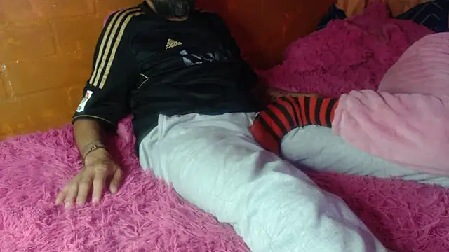 Snapshot of OldManAndGirlishLady chatting on March 13, 2:27 am OldManAndGirlishLady online show from March 13, 2:27 am