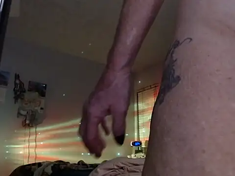 Snapshot of sweetnissapril chatting on December 13, 8:20 am sweetnissapril online show from December 13, 8:20 am