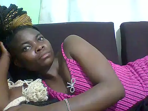 Snapshot of sexxyqueenn22 chatting on October 25, 4:35 pm sexxyqueenn22 online show from October 25, 4:35 pm