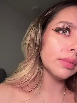 Alirawrz online show from February 26, 2:37 am