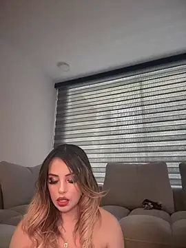 Alirawrz online show from March 8, 6:58 pm