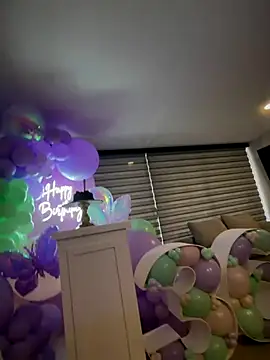 Alirawrz online show from October 25, 8:03 pm