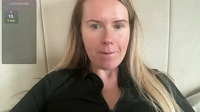 Snapshot of redheadrosie69 chatting on February 26, 10:36 am redheadrosie69 online show from February 26, 10:36 am