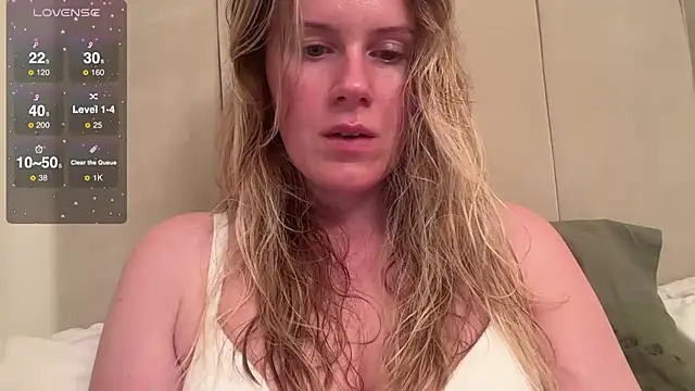 Snapshot of redheadrosie69 chatting on March 7, 7:38 pm redheadrosie69 online show from March 7, 7:38 pm