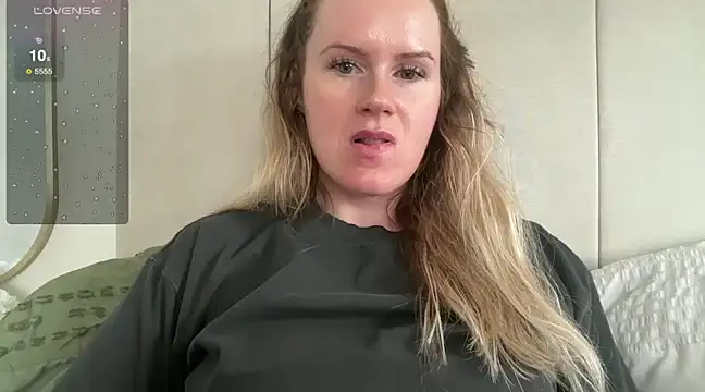 Snapshot of redheadrosie69 chatting on March 13, 9:43 am redheadrosie69 online show from March 13, 9:43 am