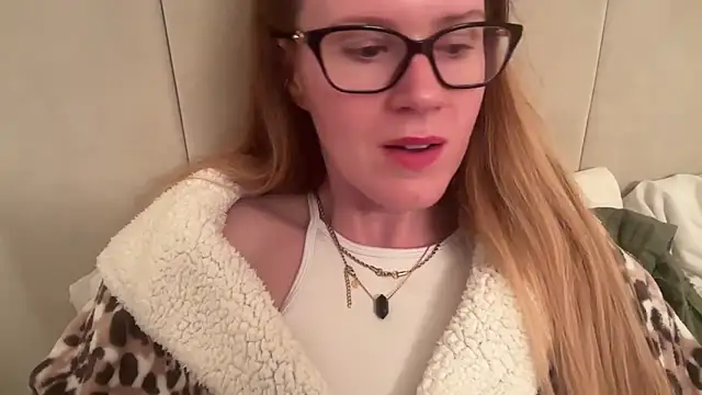 Snapshot of redheadrosie69 chatting on September 14, 6:51 pm redheadrosie69 online show from September 14, 6:51 pm