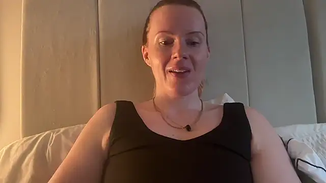 Snapshot of redheadrosie69 chatting on October 3, 7:05 am redheadrosie69 online show from October 3, 7:05 am
