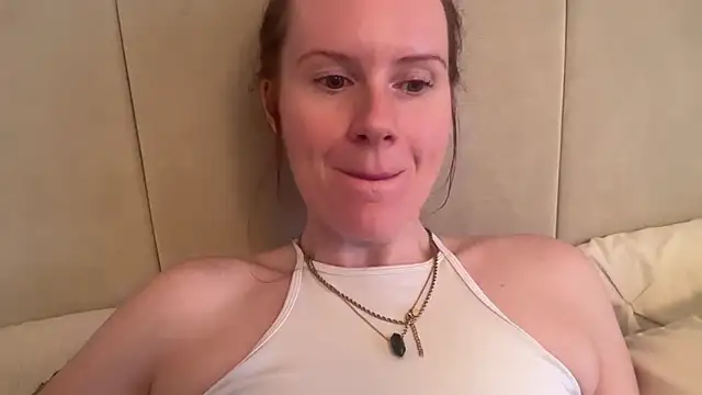 Snapshot of redheadrosie69 chatting on October 10, 7:18 am redheadrosie69 online show from October 10, 7:18 am