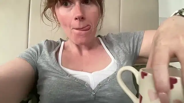 Snapshot of redheadrosie69 chatting on June 29, 10:15 am redheadrosie69 online show from June 29, 10:15 am