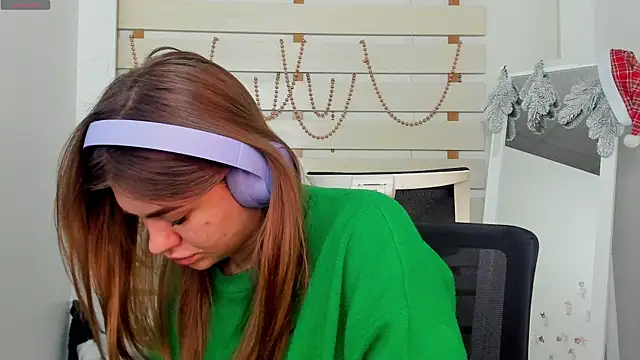 Snapshot of Josephine_Kiss chatting on December 20, 1:33 pm Josephine Kiss online show from December 20, 1:33 pm