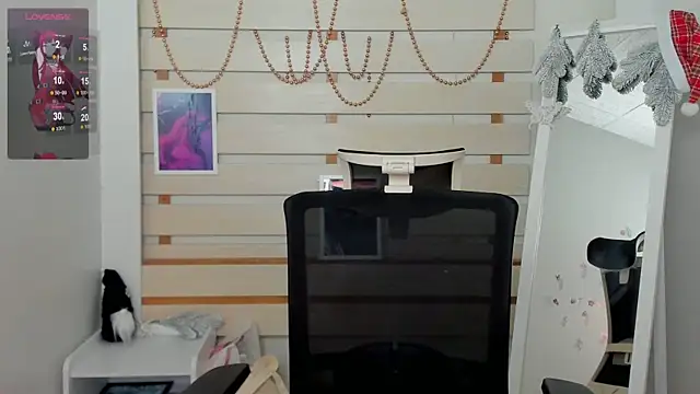 Snapshot of Josephine_Kiss chatting on December 24, 1:28 pm Josephine Kiss online show from December 24, 1:28 pm