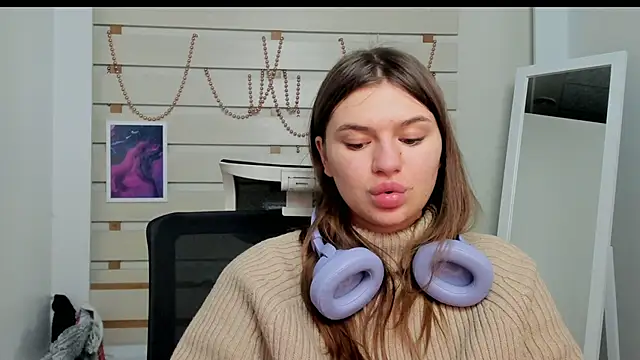 Snapshot of Josephine_Kiss chatting on February 5, 8:35 pm Josephine Kiss online show from February 5, 8:35 pm