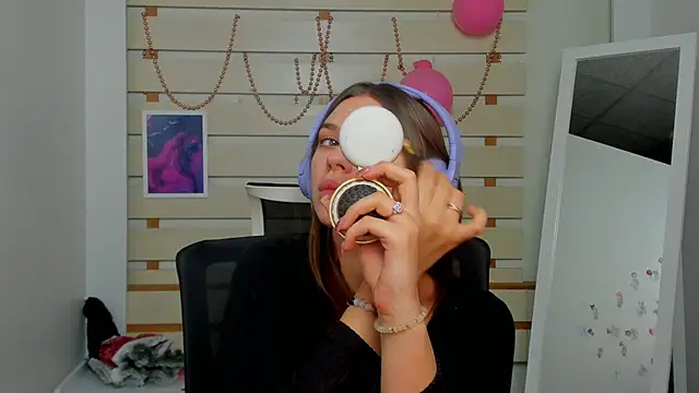 Snapshot of Josephine_Kiss chatting on February 14, 12:09 am Josephine Kiss online show from February 14, 12:09 am