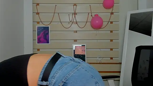 Snapshot of Josephine_Kiss chatting on February 14, 6:12 am Josephine Kiss online show from February 14, 6:12 am