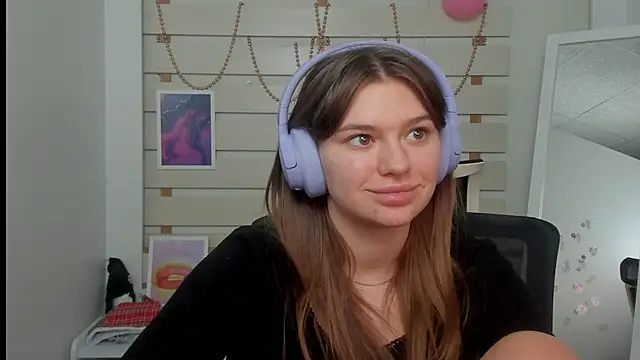 Snapshot of Josephine_Kiss chatting on February 23, 1:32 pm Josephine Kiss online show from February 23, 1:32 pm