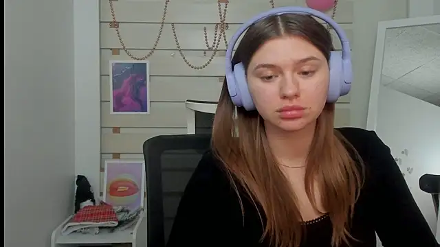 Snapshot of Josephine_Kiss chatting on February 23, 4:35 pm Josephine Kiss online show from February 23, 4:35 pm