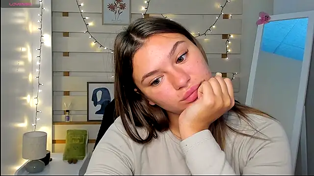 Snapshot of Josephine_Kiss chatting on October 4, 12:47 pm Josephine Kiss online show from October 4, 12:47 pm